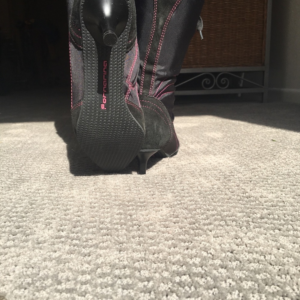 Fornarina lace up ankle boot.